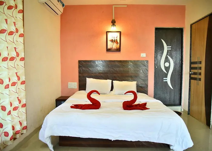 Meridian Villa - Besides Valley View With Swimming Pool & Strawberry Farms Mahabaleshwar
